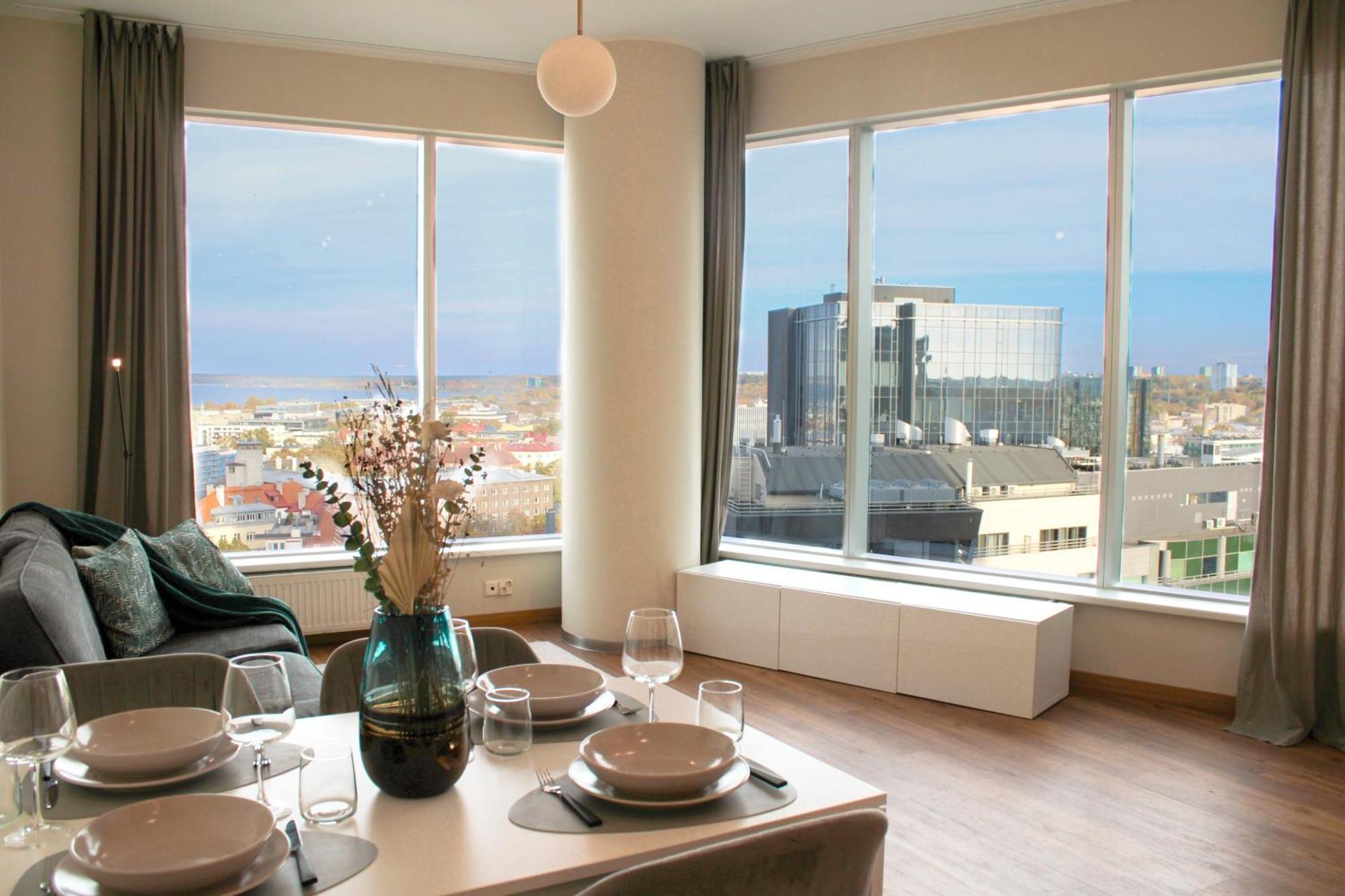 Panoramic Sea View -11th Floor *